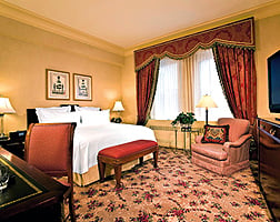 Hilton Waldorf Astoria 05 Room